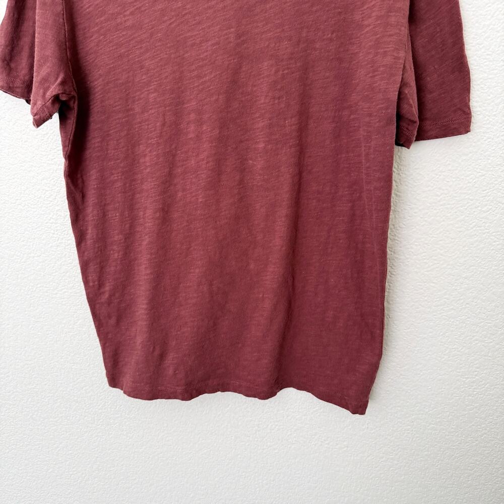 [Vuori] Maroon Ruby Men's Crew Neck Short Sleeve Pocket Tee T-Shirt Sz Medium M - Picture 7 of 11